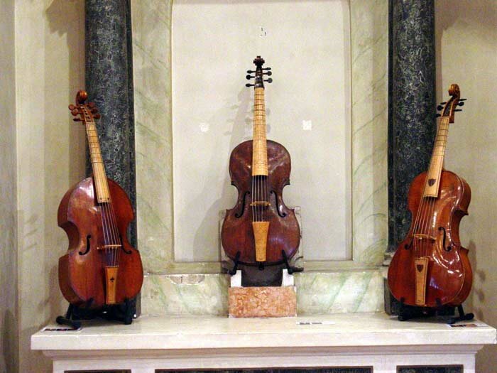 Viola da gamba by Gianbattista Grancino