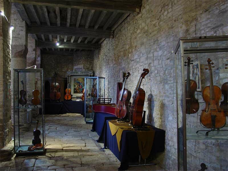 Exhibition historical musical instruments Orpheon Foundation