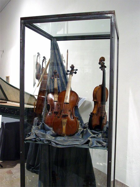 violin Nicolo Amati, Testore, Goffriller