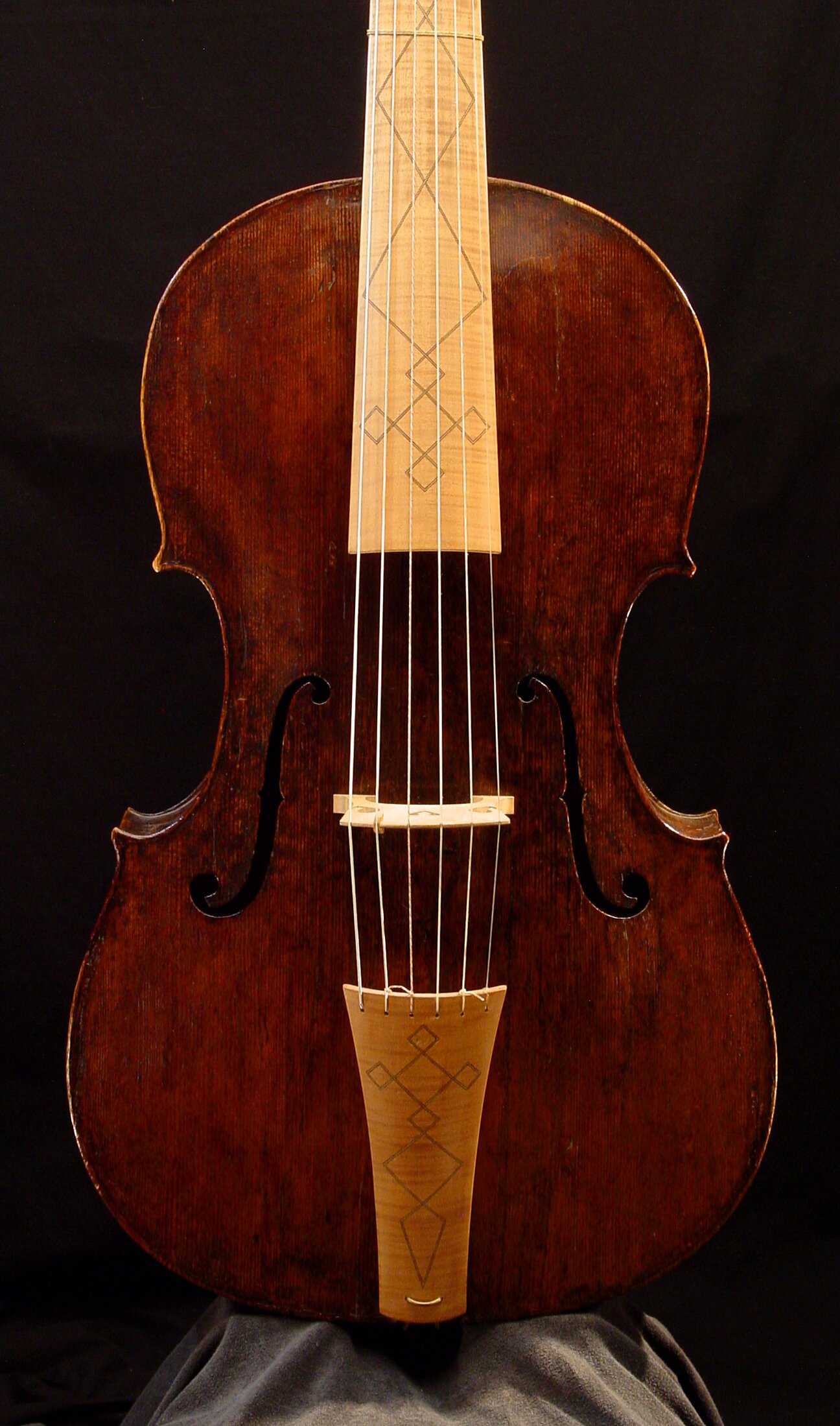viola da gamba by Maggini, Brescia, ca. 1600